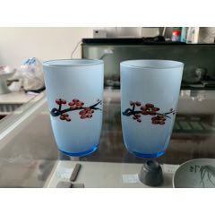 發色漂亮的手繪粉彩梅花藍白玻璃茶杯酒杯。口徑6.8厘米，高11厘米。發色很漂亮，-￥100 元_玻璃器皿_7788網