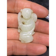 和田玉持莲童子，雕刻精美古香古色，玉质温润。实价包邮不议价-岫岩玉