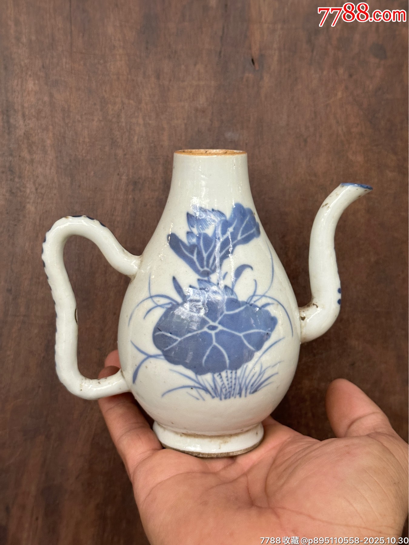 中国 青白磁 壺 A superb and exceptionally rare blue and white 'floral' moon flask,
