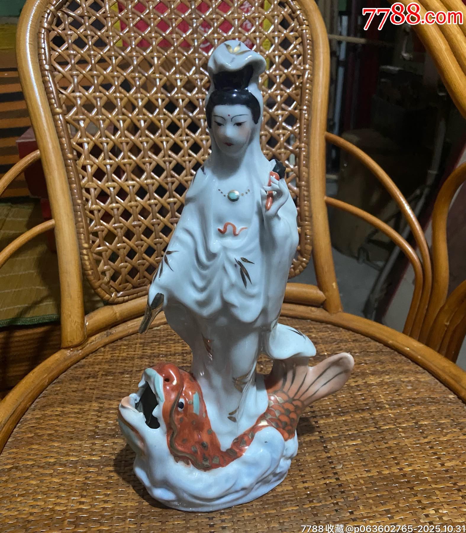 老瓷器滴水观音，景德镇出品。白瓷材质，观音立于鳌鱼之上。-酱釉瓷