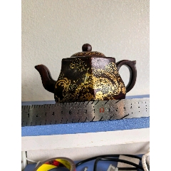 老珍藏，《浙寧玉成窑造》底款，盖款［心舟］，刻绘老紫砂壶一把，保存