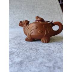 老珍藏，《浙寧玉成窑造》底款，盖款［心舟］，刻绘老紫砂壶一把，保存