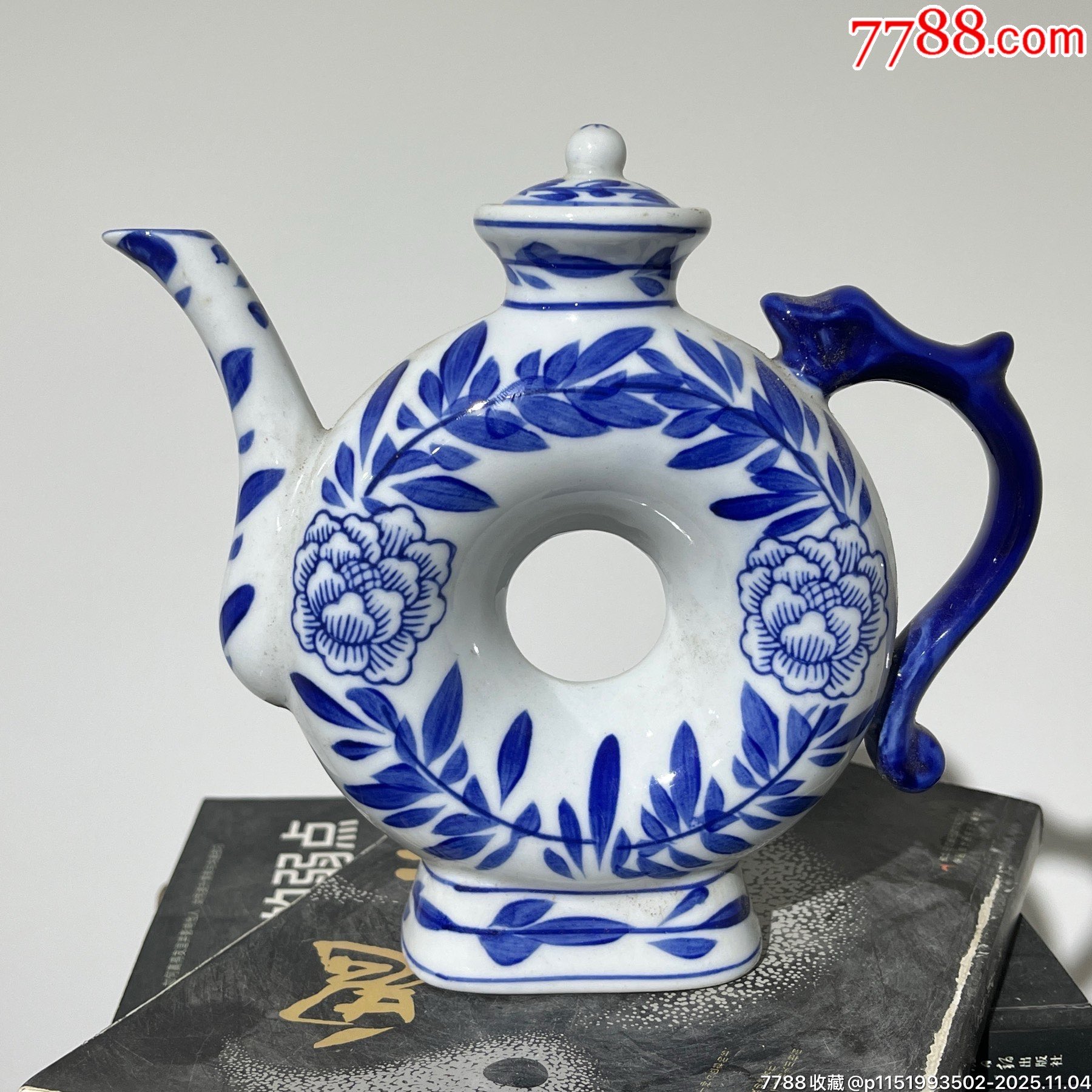 八十年代出口手绘陶瓷茶壶，完整-青花瓷-7788红宝书