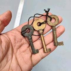 清代时期老铜钥匙一串三把,品相很不错,户里收的放心购买一起65包邮