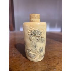 民国鸡油黄老琉璃鼻烟壶_鼻烟壶_产地图片_收藏价值_7788奇石收藏