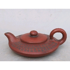 江建祥制紫砂壶一把，全手工制作，线条流畅，比例匀称，气韵生动。（品