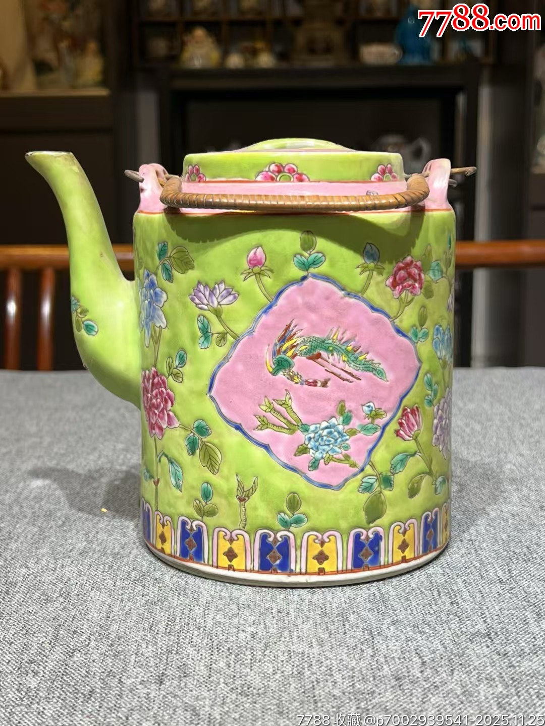 舶来品 古酒器 古磁 粉彩金箔 手描き 詩賦紋 美人図 清同治在銘 酒壺 美品 民国时期粉彩「娘惹瓷」提梁壶_彩绘瓷/彩瓷_收藏价格_鉴定交易_7788瓷器网