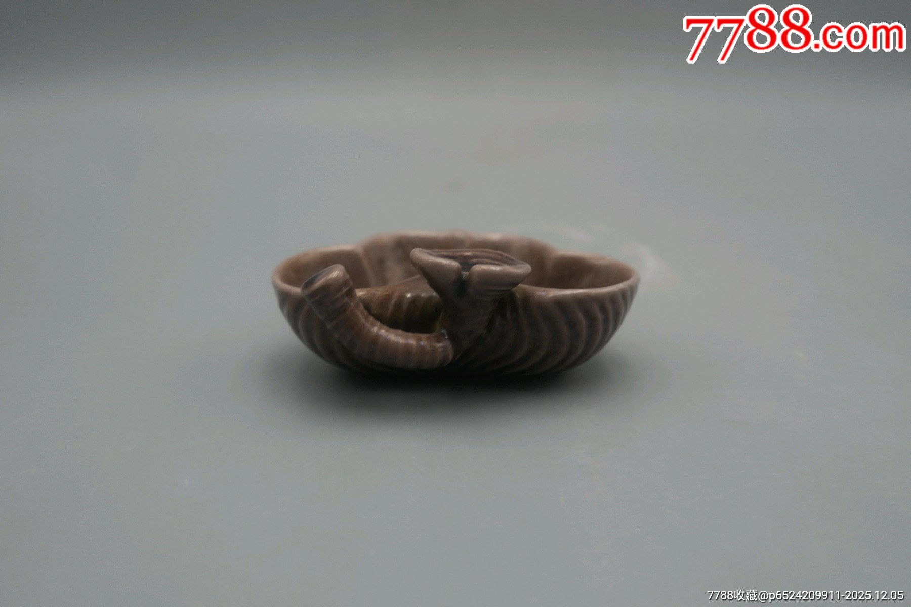 中国美術 彷哥釉 筆堤 文房四宝(A599) 桃形笔洗-酱釉瓷/紫金釉-7788红宝书