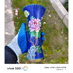 八十年代高20.4厘米铜胎掐丝珐琅彩/景泰蓝花瓶一个，底径5.7厘米，口径