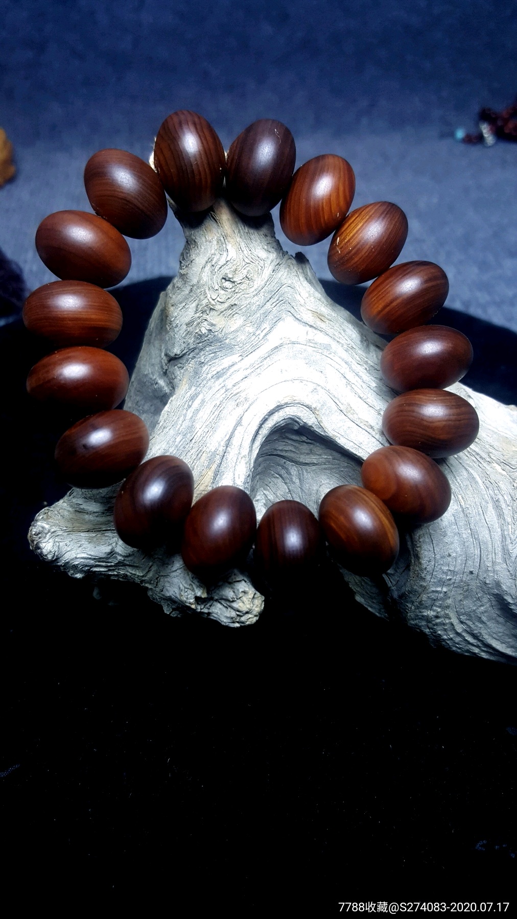 崖柏陈化黑油料算盘珠这么黑的现在很少见了且买且珍惜