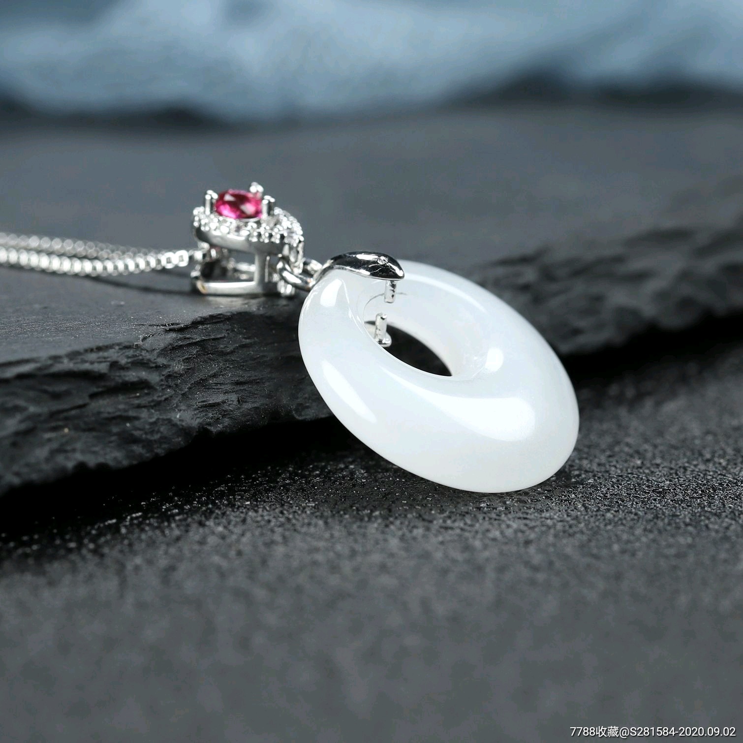 新疆白玉金丝玉公主扣吊坠