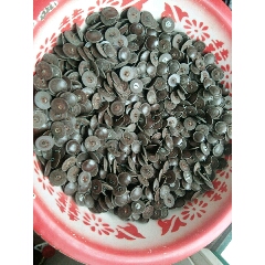 衣扣可能是铜钮的有锈(wh246676)_7788收藏__收藏热线