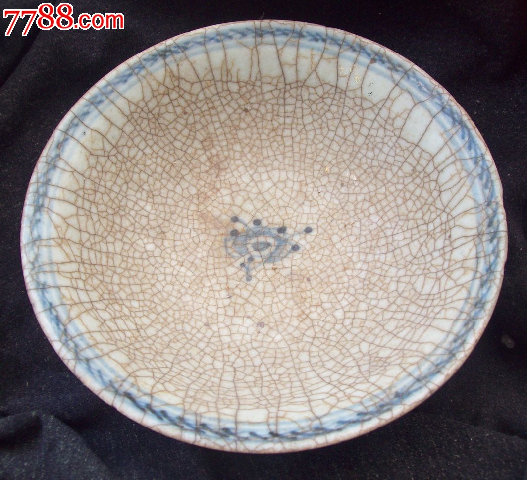 开片青花大碗