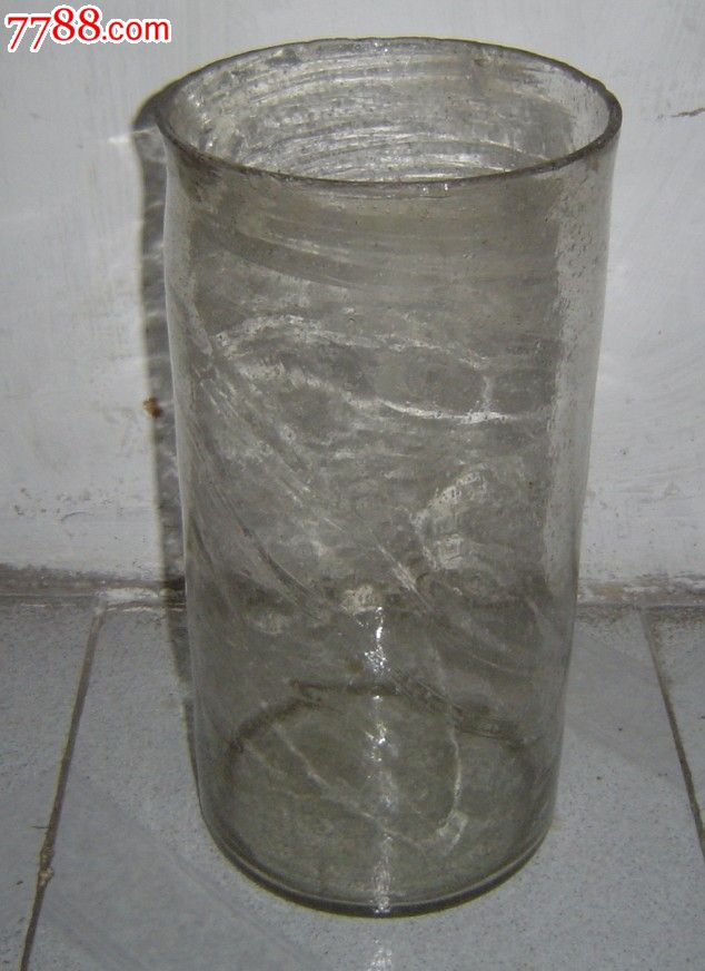 "商品>>>>99小瓶8品￥6099民国的玻璃缸9品￥13899广州汽水