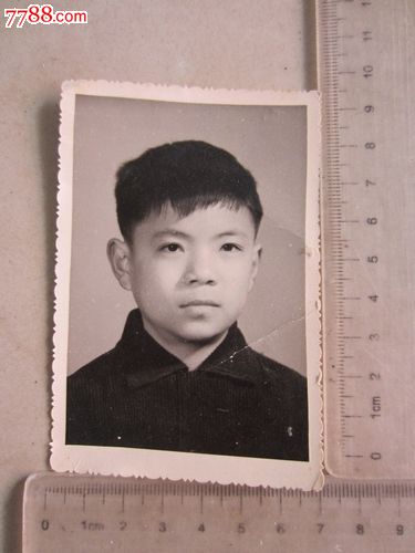 个人男留影老照片