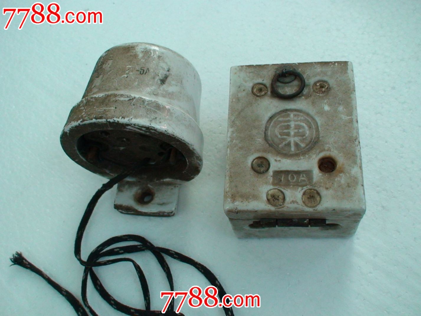 老瓷质电灯开关