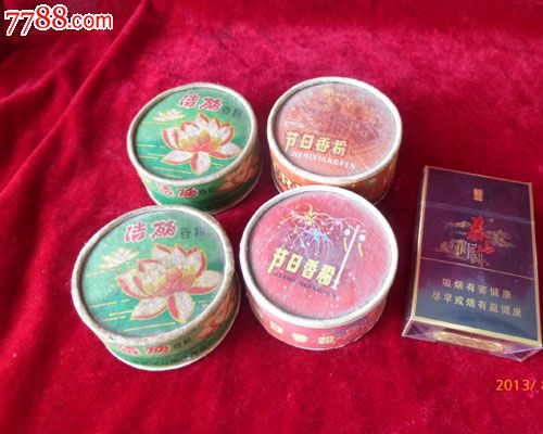 老化妆品收藏80年代的老香粉盒