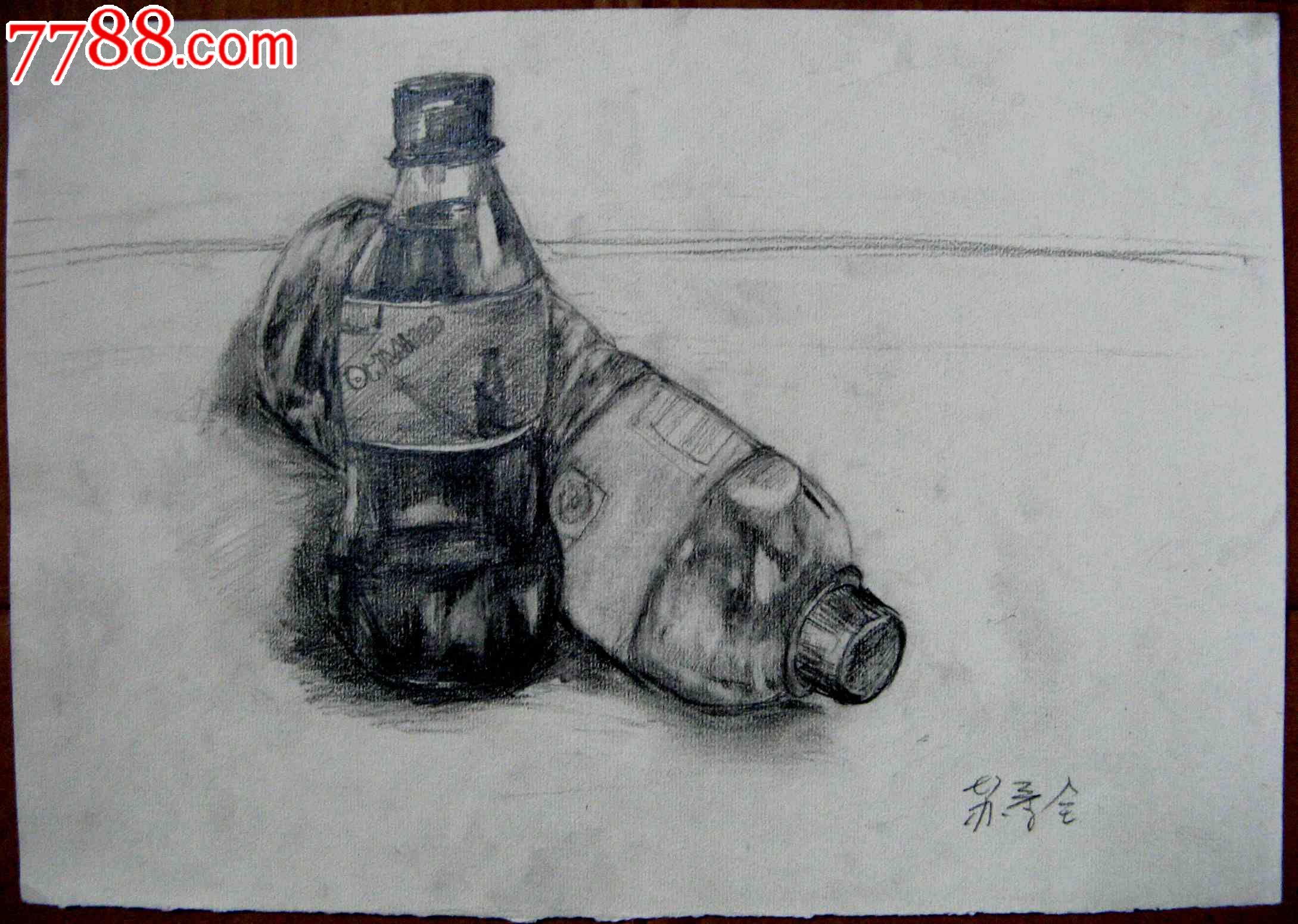 铅笔素描画矿泉水瓶子