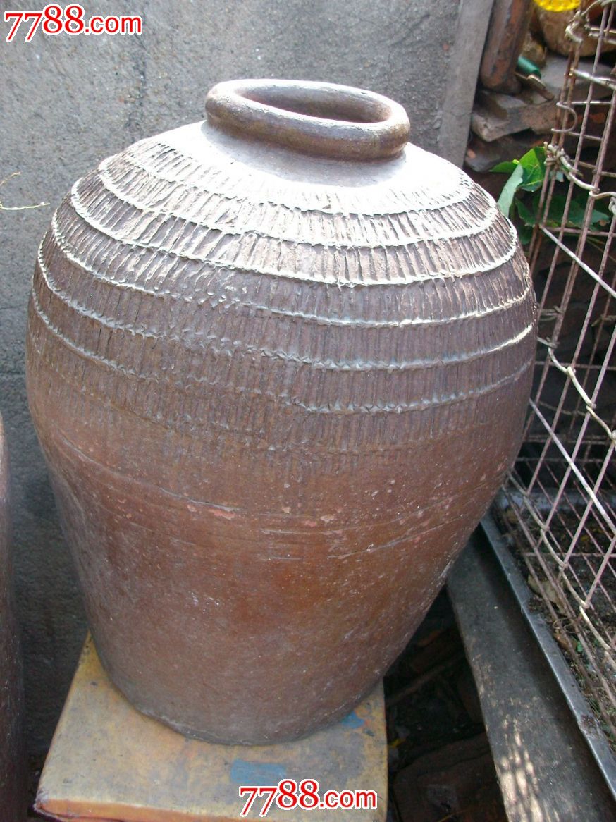 滚动鼠标滚轴,图片即可轻松放大,缩小更多"酱釉瓷/紫金釉