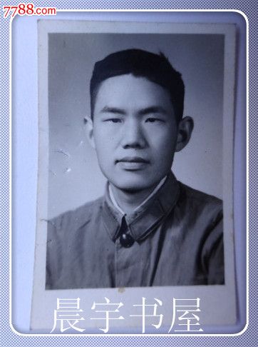 黑白老照片一位军人半身照片货号v