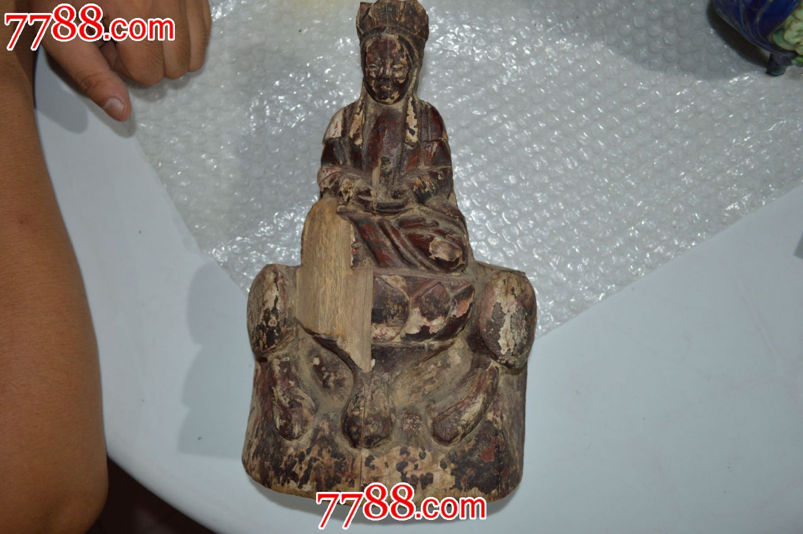 一个年份好的木刻佛像
