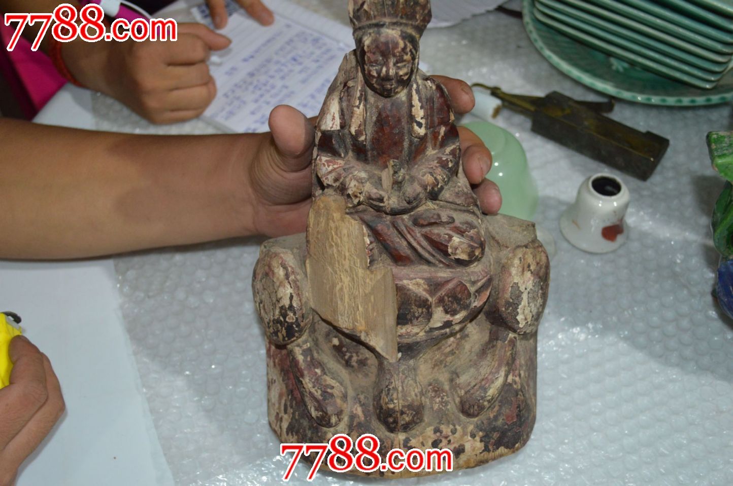 一个年份好的木刻佛像