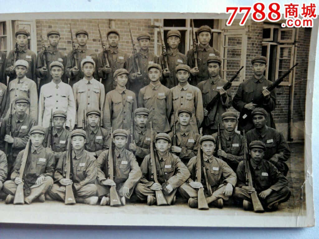 52年解放军华东*区通讯学校(第3通信学校)合影戎装扛枪珍贵史料-南京