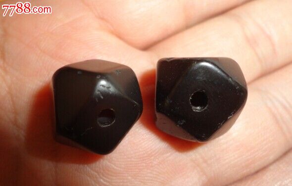 老玛瑙黑八棱珠子2颗