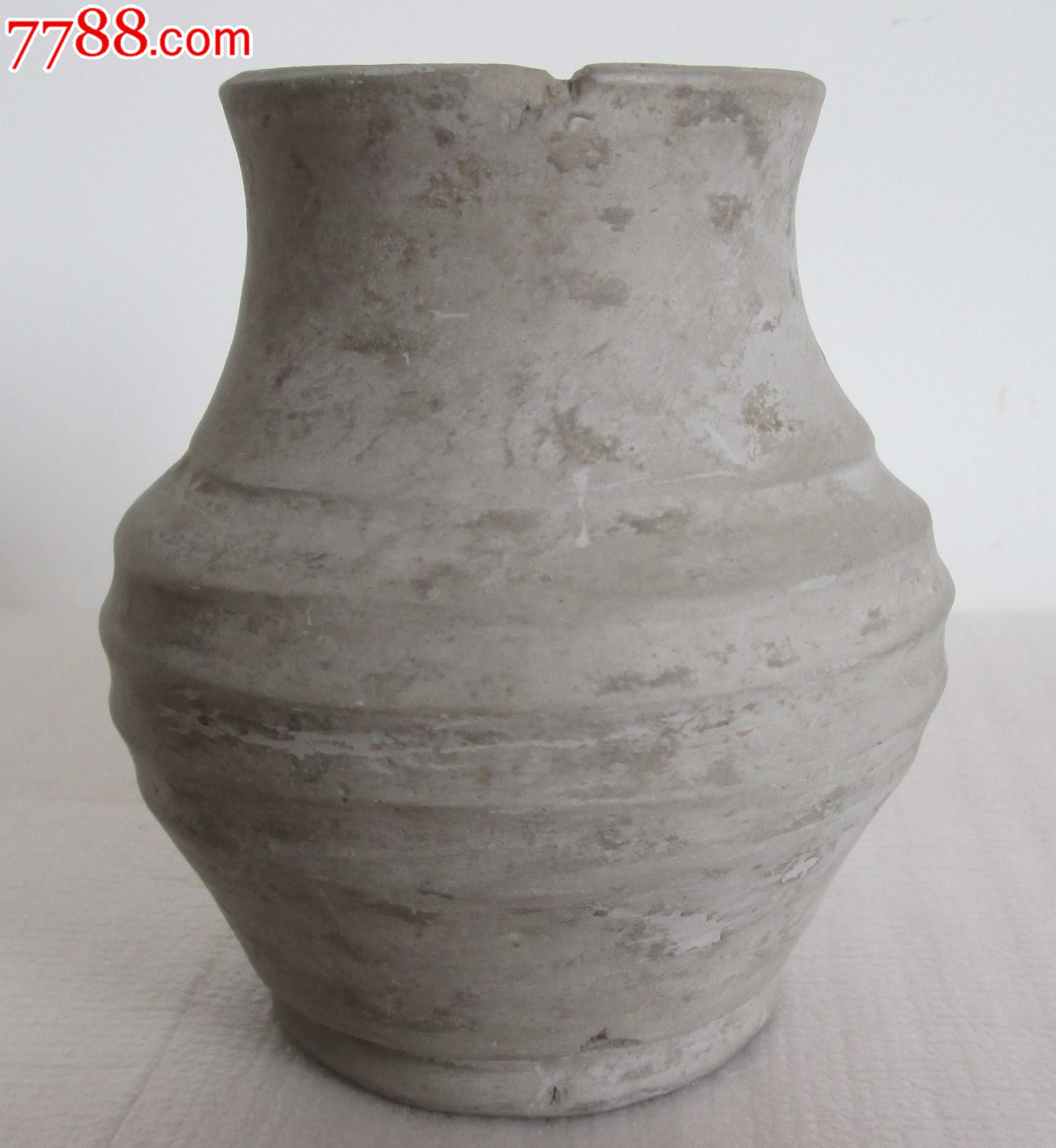 史前文明崧泽文化泥质灰陶瓦菱纹壶