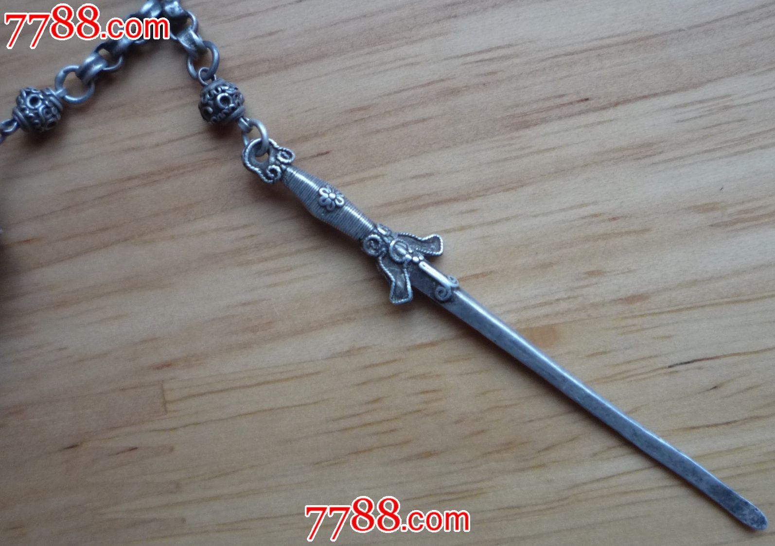 老银针线筒挂件