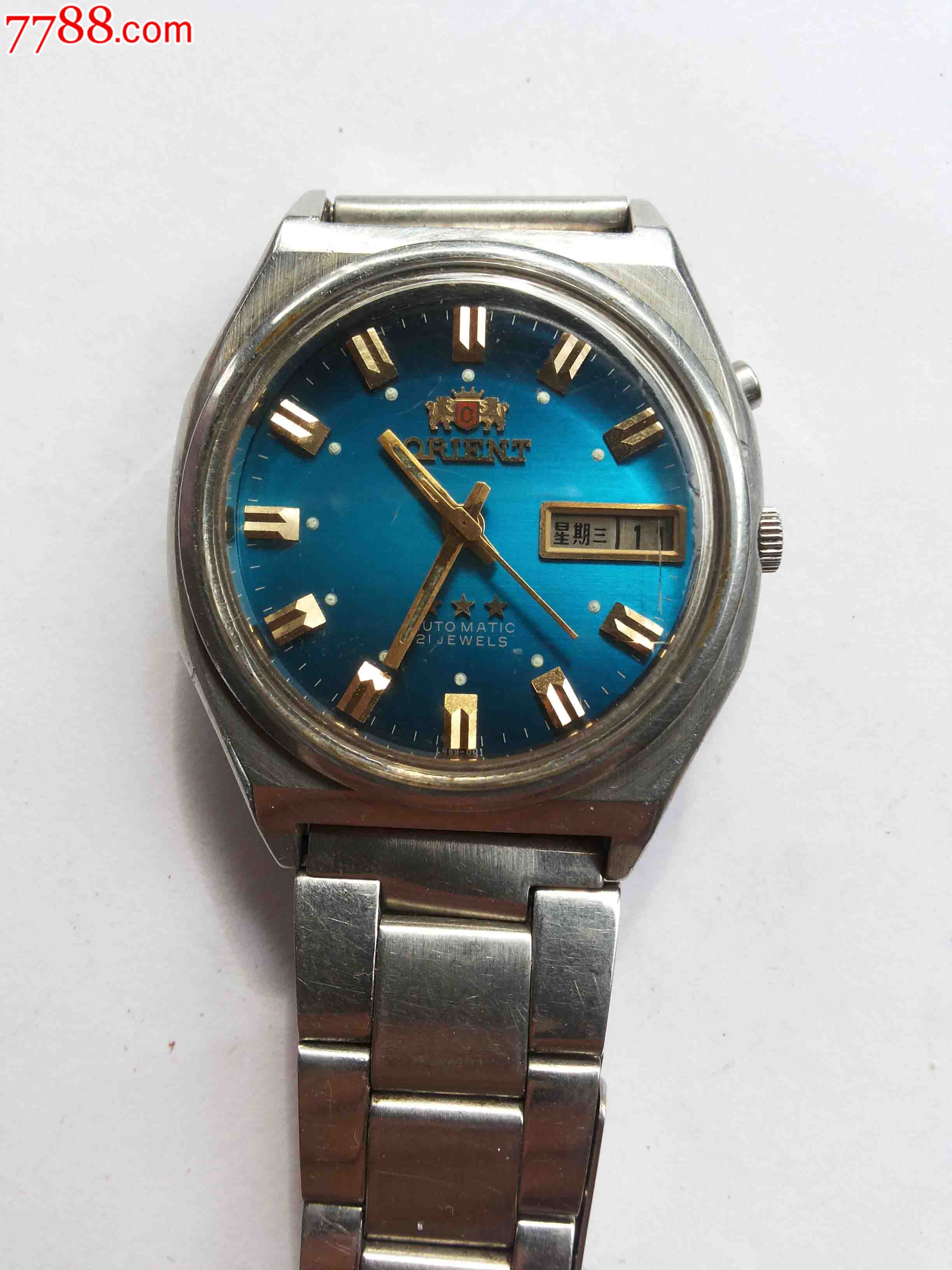 蓝色面东方双狮