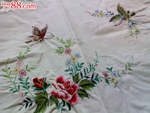 文革刺绣蝶恋花枕套1对,尺寸约60*42厘米