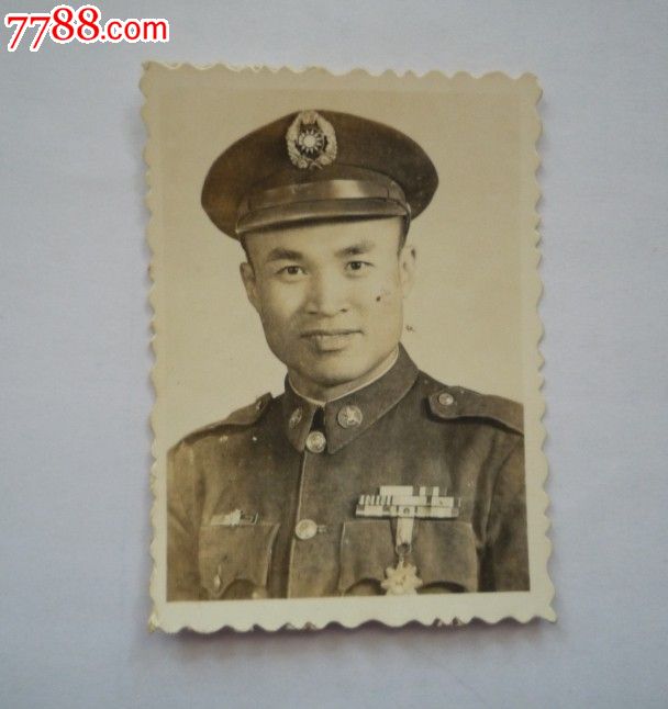 61年国军宪兵军官标准照,配戴勋章