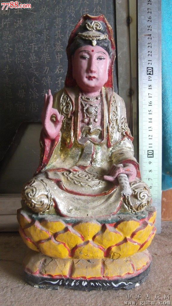 木雕佛像观音像她举着手说ok古朴典雅