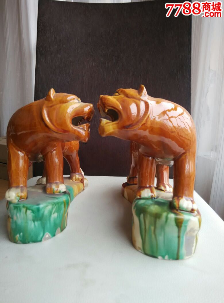 一对唐三彩老虎