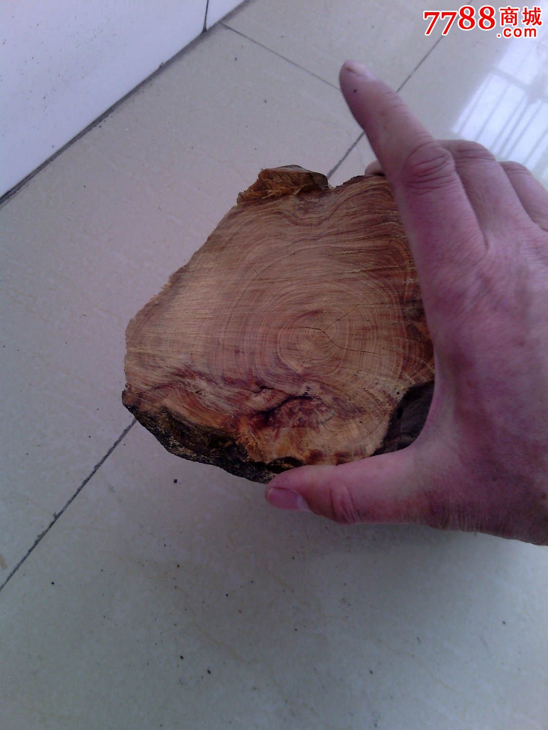 崖柏小毛料两块(陈化老料,柏木香味浓)