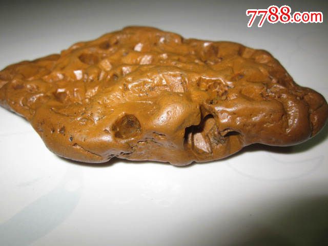 商品名称:江西赣江黄蜡石黄龙玉原石《金印纹,印章纹》151克观赏把玩