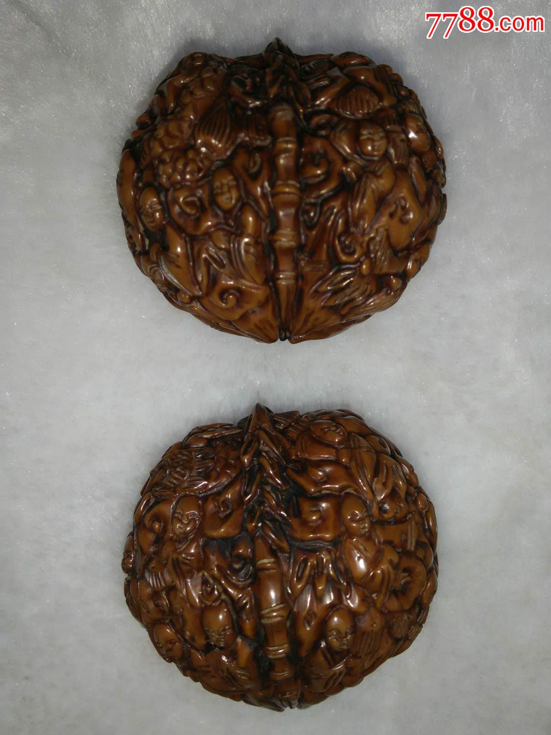 文玩十八罗汉精雕核桃1对