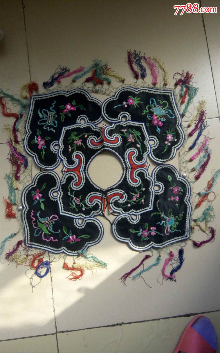 晚清刺绣花卉云肩老云花卉羽瓶大小姐云肩老绣品带穗刺绣云肩