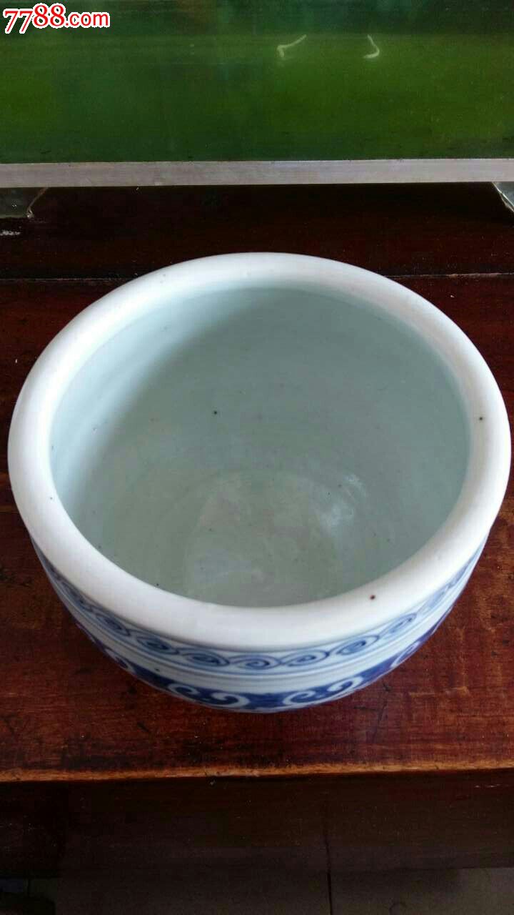 清代青花缠枝莲卷缸