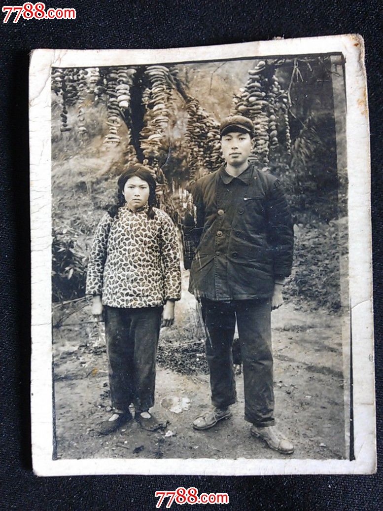 五十年代老照片:婚后更恩爱【尺寸6.0x4.8公分】!