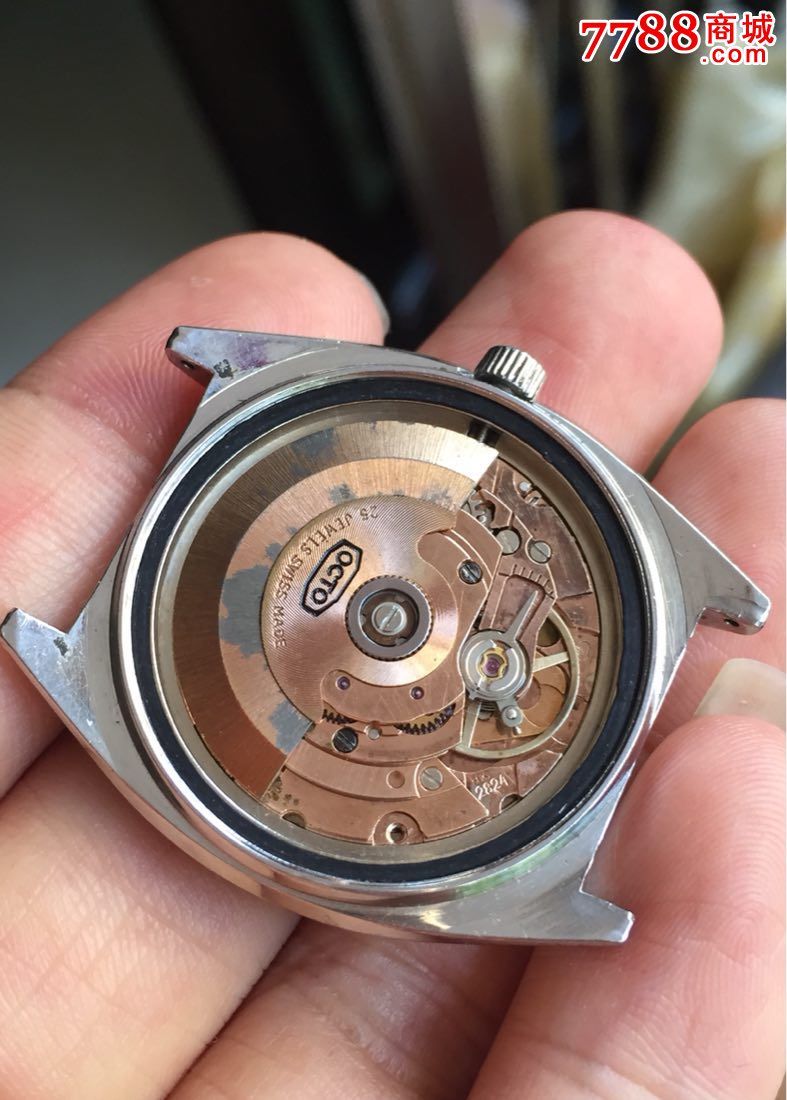 乐都手表,机芯是紫铜色2824
