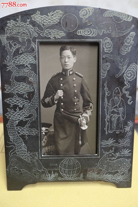 清代原铜框新军军官礼服照片