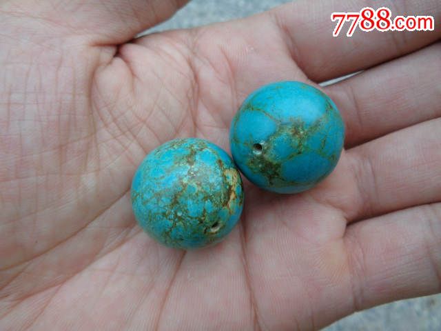 出土的清代绿松石珠子一对