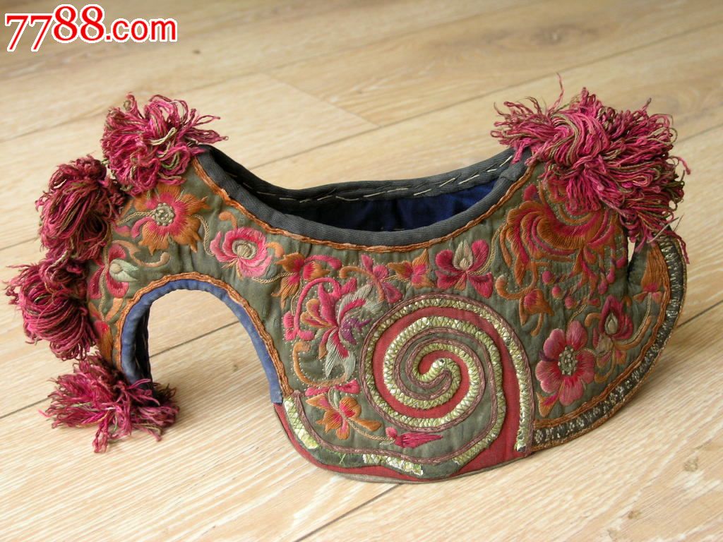 刺绣收藏150602-边疆早期民族地区厚底手工绣花鸡冠帽少见