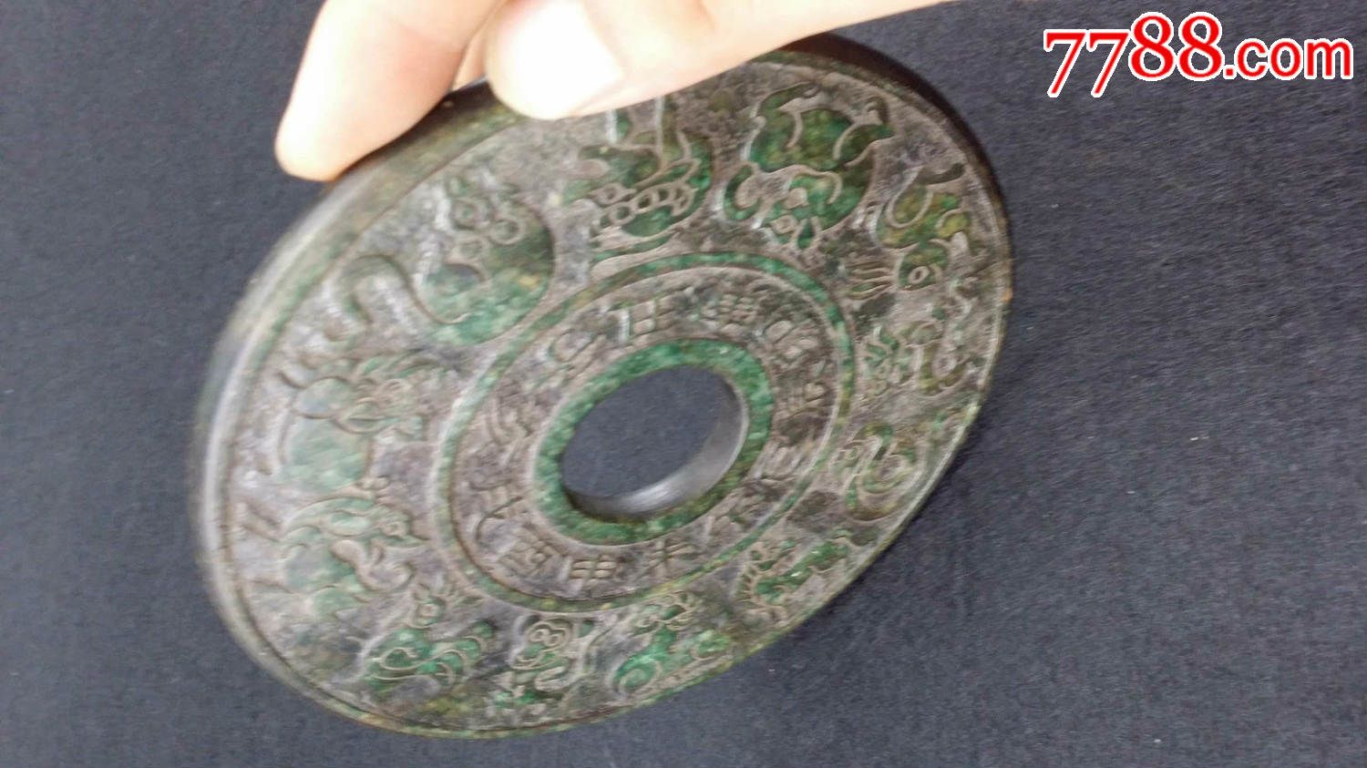 乡下收来的十二生肖古玉盘