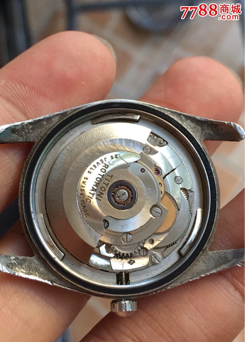 自动梅花手表,机芯是精磨2784