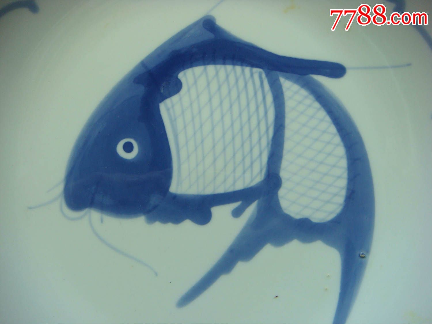 青花手绘鱼大盘