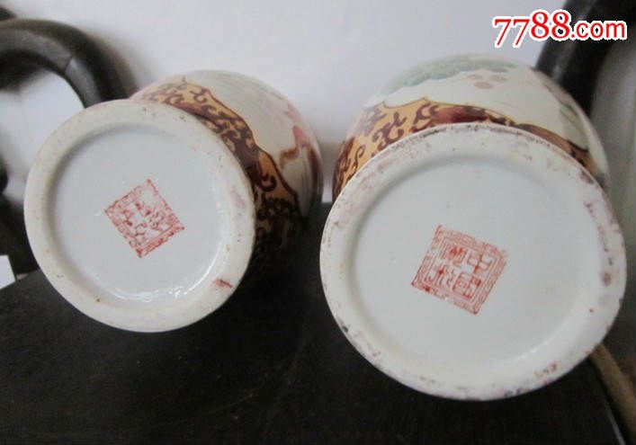 中国潮彩款对瓶,高约26cm,纹饰漂亮,金鱼.蝙蝠,如意,等,寓意吉祥