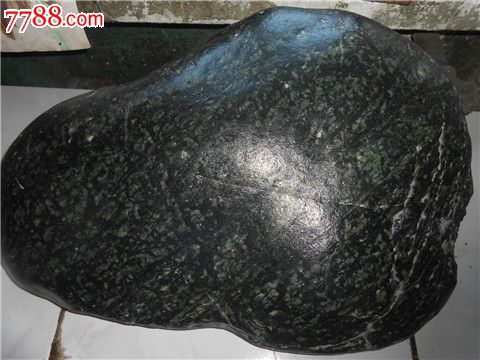 玛纳斯碧玉籽料70公斤左右